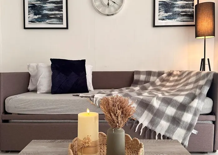 Manchester Near Old Trafford - Free Parking - Sleeps 4